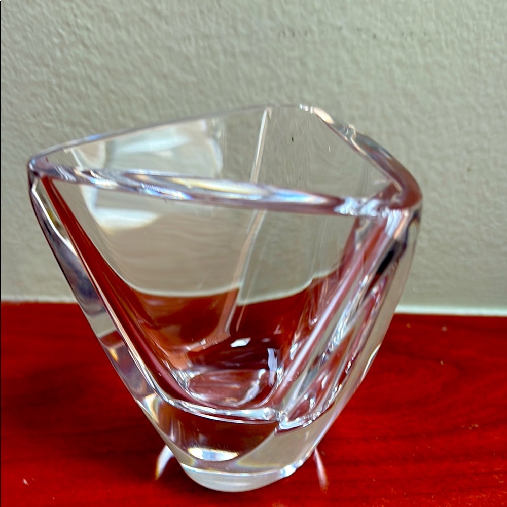 Vintage Val Saint Lambert Tricorne Cigarette Urn
